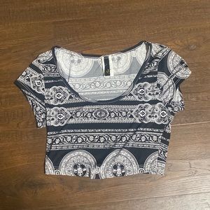 Scoop neck crop top